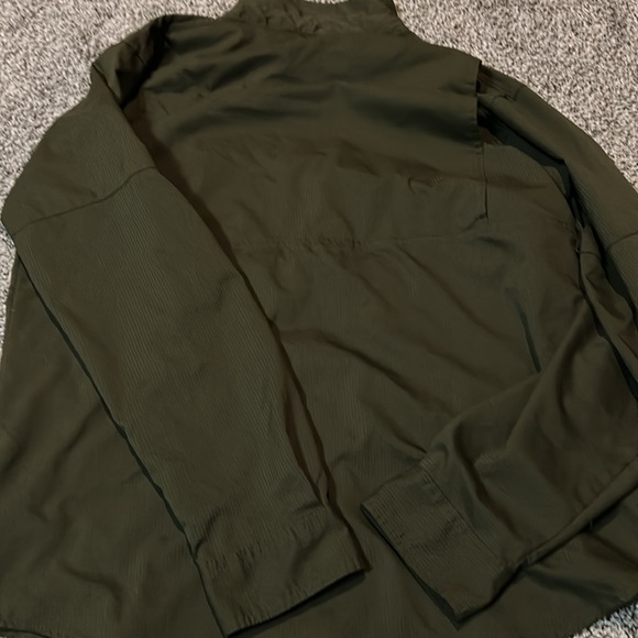 Men’s Columbia Green Button Down - Picture 4 of 5